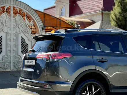 Toyota RAV4 2018 года за 13 200 000 тг. в Уральск – фото 14