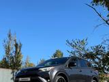 Toyota RAV4 2018 годаүшін13 200 000 тг. в Уральск – фото 3