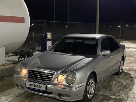 Mercedes-Benz E 240 2001 года за 4 000 000 тг. в Кульсары – фото 5