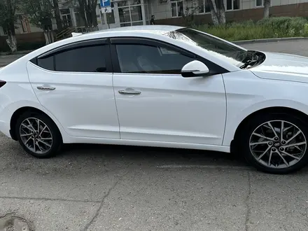 Hyundai Elantra 2019 года за 9 500 000 тг. в Усть-Каменогорск – фото 2