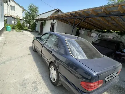 Mercedes-Benz E 280 1998 года за 1 900 000 тг. в Алматы