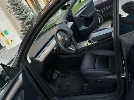 Tesla Model Y 2023 года за 19 000 000 тг. в Алматы – фото 12