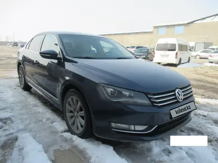 Volkswagen Passat 2012 года за 4 107 750 тг. в Шымкент – фото 2