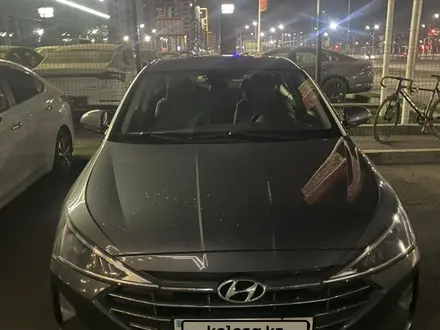 Hyundai Elantra 2018 года за 6 800 000 тг. в Астана
