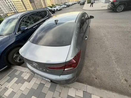 Hyundai Elantra 2018 года за 6 800 000 тг. в Астана – фото 3
