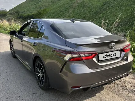 Toyota Camry 2021 года за 11 200 000 тг. в Алматы – фото 4