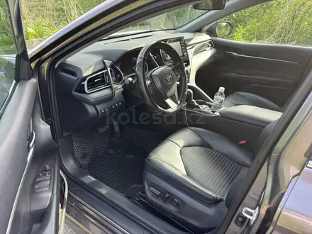 Toyota Camry 2021 года за 11 200 000 тг. в Алматы – фото 7