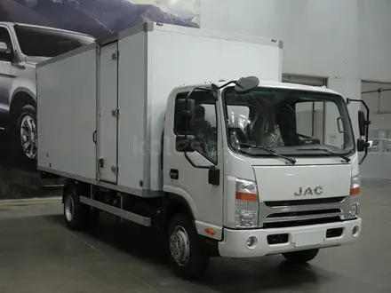 JAC  N80 изотермический фургон 2022 года за 20 000 000 тг. в Актау