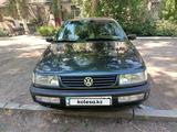 Volkswagen Passat 1994 годаүшін1 700 000 тг. в Караганда