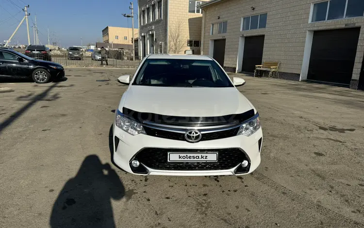 Toyota Camry 2015 года за 9 800 000 тг. в Атырау