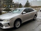 Toyota Camry 2015 года за 9 800 000 тг. в Алматы – фото 2