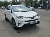 Toyota RAV4 2017 годаүшін10 900 000 тг. в Алматы – фото 5