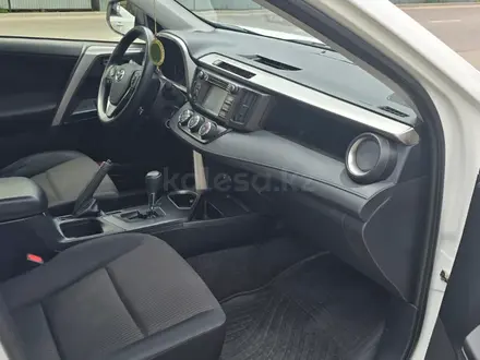 Toyota RAV4 2017 года за 10 900 000 тг. в Алматы – фото 11