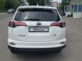 Toyota RAV4 2017 годаүшін10 900 000 тг. в Алматы – фото 2