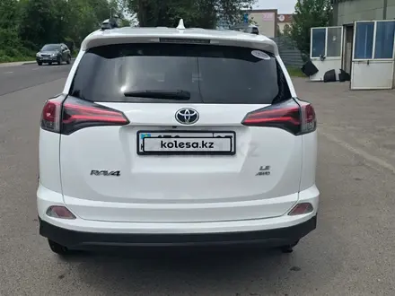 Toyota RAV4 2017 года за 10 900 000 тг. в Алматы – фото 2