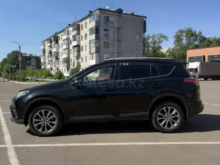 Toyota RAV4 2018 года за 10 800 000 тг. в Петропавловск – фото 3