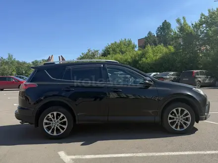 Toyota RAV4 2018 года за 10 800 000 тг. в Петропавловск – фото 6