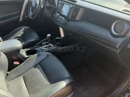 Toyota RAV4 2018 года за 10 800 000 тг. в Петропавловск – фото 8
