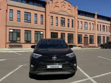 Toyota RAV4 2018 года за 10 800 000 тг. в Петропавловск – фото 7