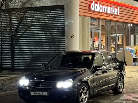 Mercedes-Benz C 180 2001 года за 2 900 000 тг. в Атырау