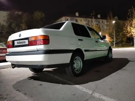 Volkswagen Vento 1993 года за 1 300 000 тг. в Караганда – фото 4