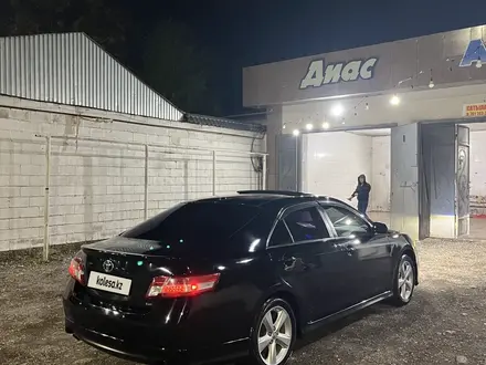 Toyota Camry 2011 года за 6 900 000 тг. в Шымкент – фото 2