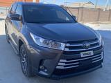 Toyota Highlander 2017 года за 10 500 000 тг. в Атырау