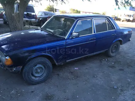 Mercedes-Benz E 230 1981 года за 850 000 тг. в Сатпаев – фото 3