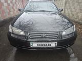 Toyota Camry 2000 года за 3 280 000 тг. в Алматы – фото 2