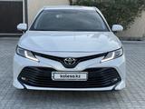 Toyota Camry 2020 года за 13 300 000 тг. в Актау – фото 2