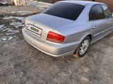 Hyundai Sonata 2004 года за 2 400 000 тг. в Атырау – фото 2