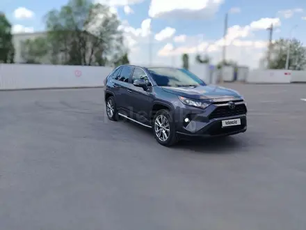 Toyota RAV4 2022 года за 16 400 000 тг. в Актобе – фото 2