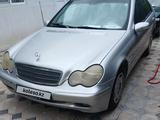 Mercedes-Benz C 180 2004 года за 2 300 000 тг. в Мерке – фото 2