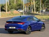Hyundai Elantra 2023 года за 9 900 000 тг. в Караганда – фото 2