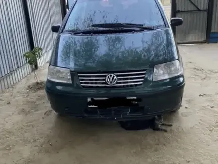 Volkswagen Sharan 2000 года за 3 000 000 тг. в Актобе