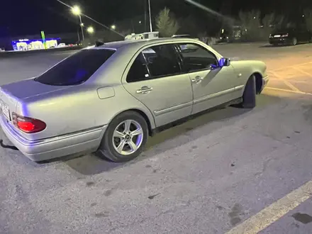Mercedes-Benz E 280 1998 года за 1 800 000 тг. в Алматы – фото 3