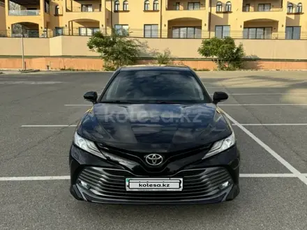 Toyota Camry 2019 года за 13 500 000 тг. в Актау – фото 2