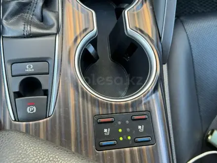 Toyota Camry 2019 года за 13 500 000 тг. в Актау – фото 7