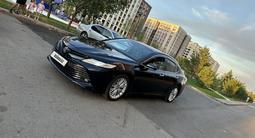 Toyota Camry 2018 года за 12 200 000 тг. в Астана – фото 2
