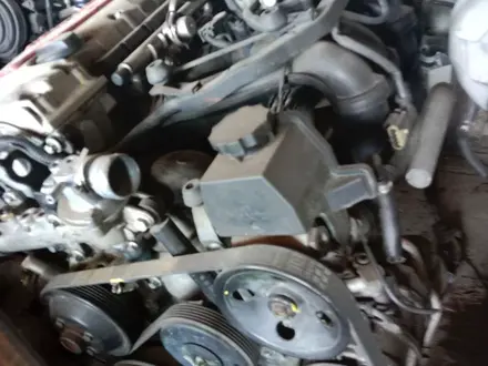 Двигатель на Мерседес С230 2.3камппрессор за 270 000 тг. в Атырау – фото 2