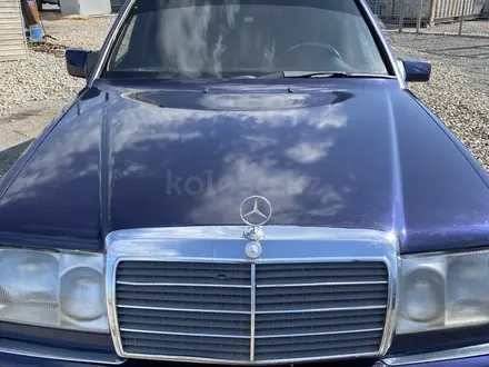 Mercedes-Benz E 220 1994 года за 2 200 000 тг. в Астана