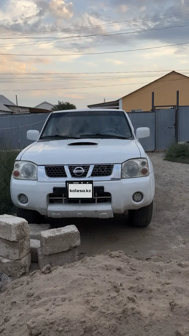 Nissan NP300, 2011