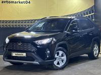 Toyota RAV4 2021 года за 17 500 000 тг. в Актобе