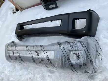 Передний бампер Toyota Land Cruiser 200 за 120 000 тг. в Алматы