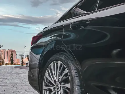 Lexus ES 300h 2019 года за 20 000 000 тг. в Астана – фото 8