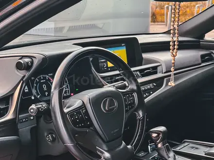 Lexus ES 300h 2019 года за 20 000 000 тг. в Астана – фото 9