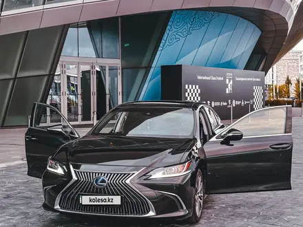Lexus ES 300h 2019 года за 20 000 000 тг. в Астана – фото 11