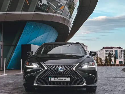 Lexus ES 300h 2019 года за 20 000 000 тг. в Астана – фото 3