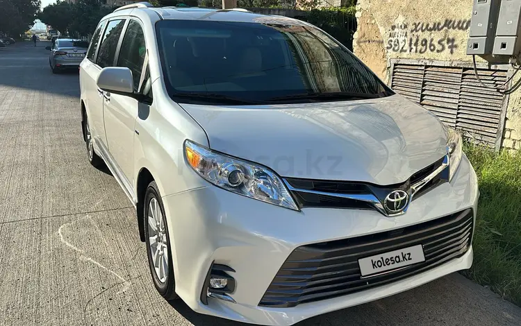 Toyota Sienna 2017 года за 12 600 000 тг. в Актобе