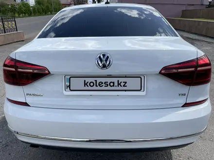 Volkswagen Passat 2018 года за 10 200 000 тг. в Астана – фото 47